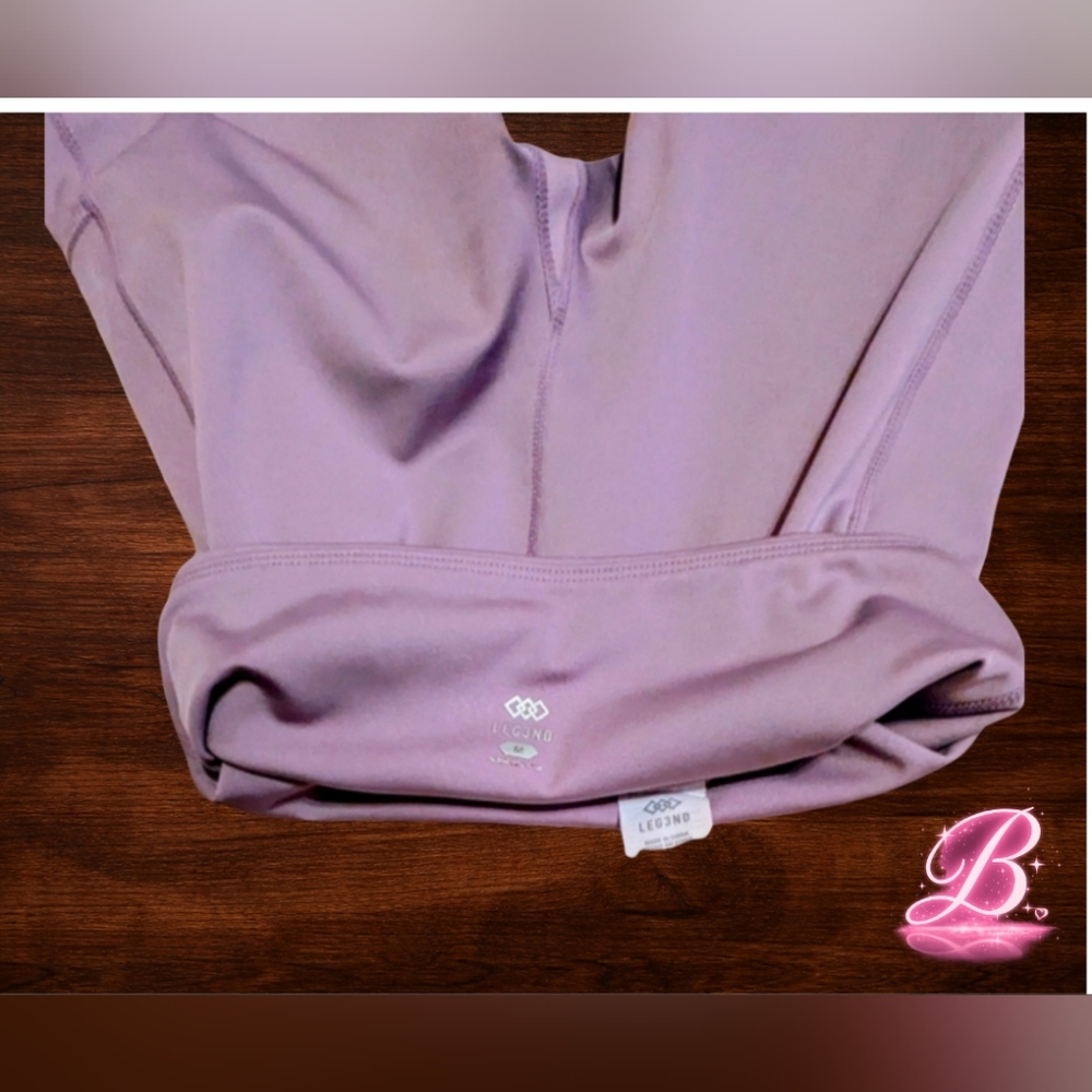 🎀3/$15🎀Leg3nd Biker/Yoga Short - Medium - Picture 2 of 3